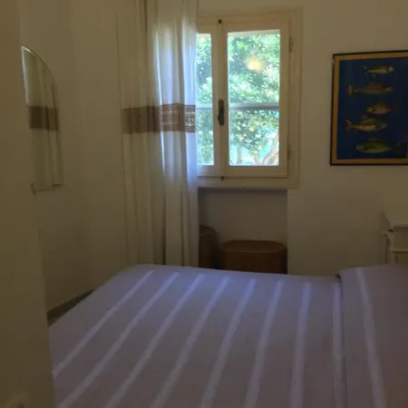 Semesterbostad Vera Trifamigliare Con Ingresso Diretto 20 Mt Al Mare Clima Wi-fi Bbq Cala Liberotto